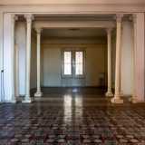 Entriamo nell�elegante salone principale